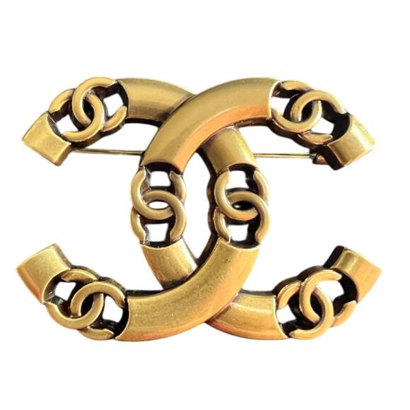 Jewelry - CHANEL Deep Gold Interlocking Multi CC Brooch B23 (CCXX016)